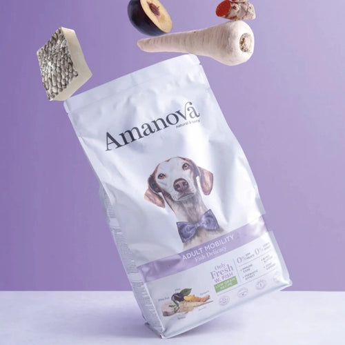 Premium fuldfoder til voksne hunde med frisk hvid fisk, omega-3 og avanceret støtte til led, bevægelighed og fordøjelse. Amanova Delikat Fisk, hypoallergent hundefoder, hundefoder med fisk, hundefoder til led, mobilitetsstøtte hund, glucosamin hundefoder, chondroitin hund, omega 3 hundefoder, sensitiv hundemad, hundefoder til voksne hunde