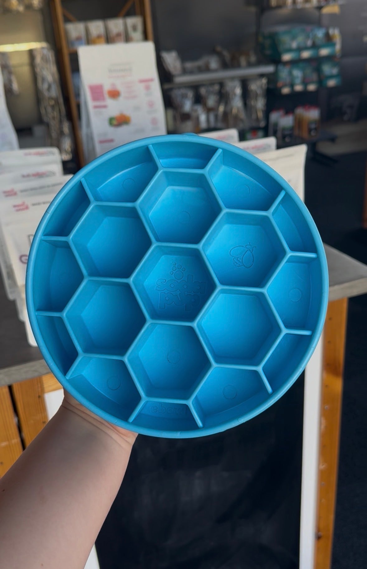 SodaPup Honeycomb eBowl – Slow Feeder - blå eller gul