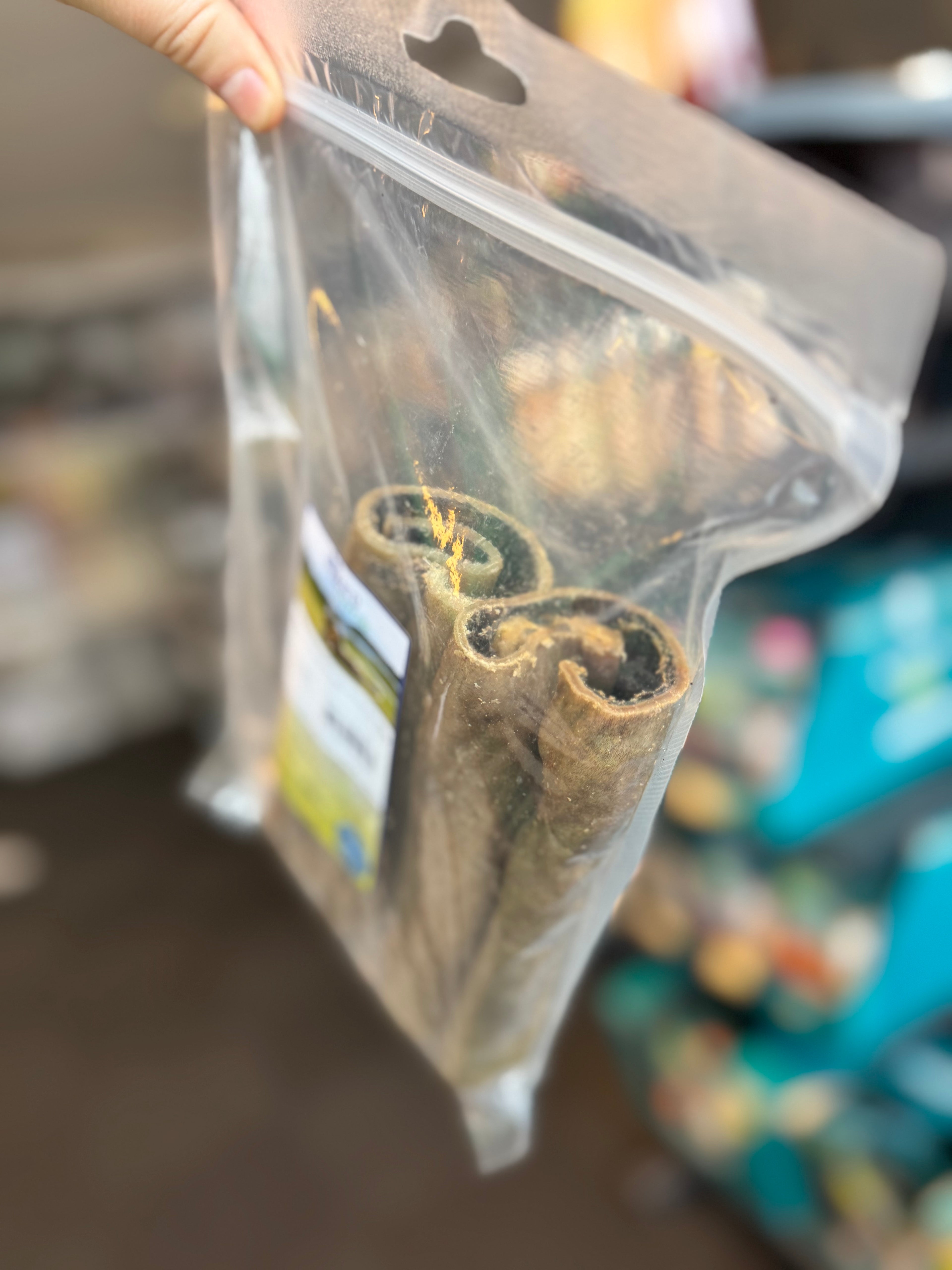 Meta title: Wesco Buffaloskind Ruller 15 cm – Naturlig Tyggeoplevelse til Hunde
Meta description: Giv din hund langvarig tyggeglæde med Wesco Buffaloskind ruller på ca. 15 cm. Perfekt til aktivering, belønning og tandpleje. Naturlig smag, som de fleste hunde elsker.
